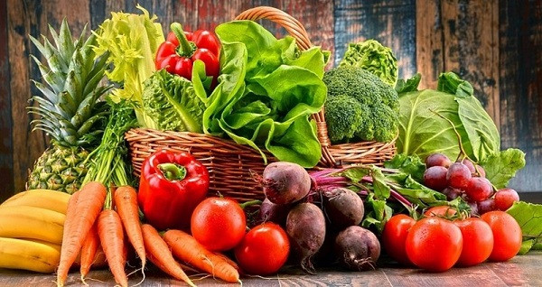 Bổ sung các chất dinh dưỡng, vitamin giúp mắt nhanh khỏi