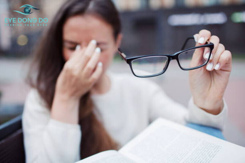 Một số nguyên nhân dẫn đến mắt dại khi đeo kính