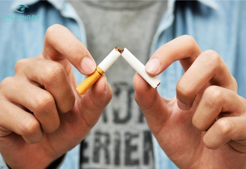 Chăm sóc mắt bằng cách không hút thuốc