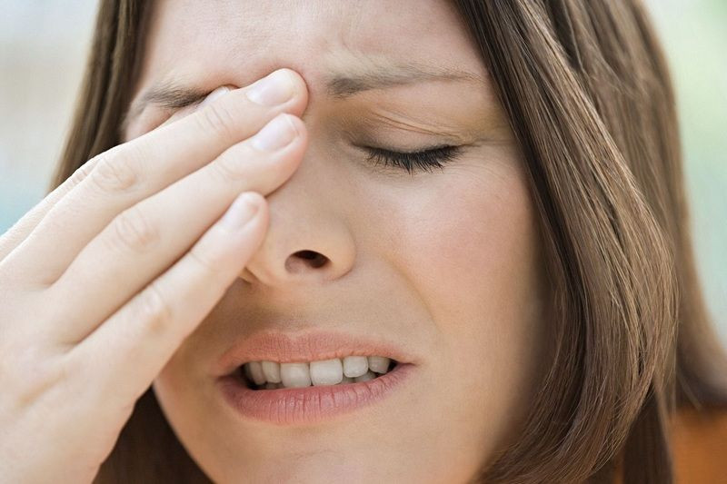 Chớp mắt đau hốc mắt khiến nhiều người lo lắng