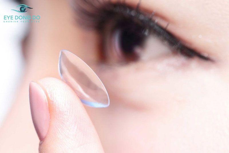 Kính áp tròng hiện nay có nhiều kiểu dáng