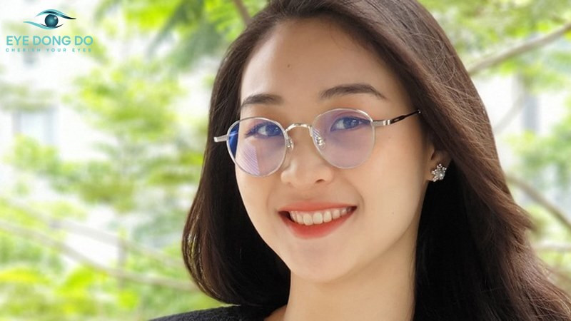 Sử dụng kính cận mới gây đau đầu