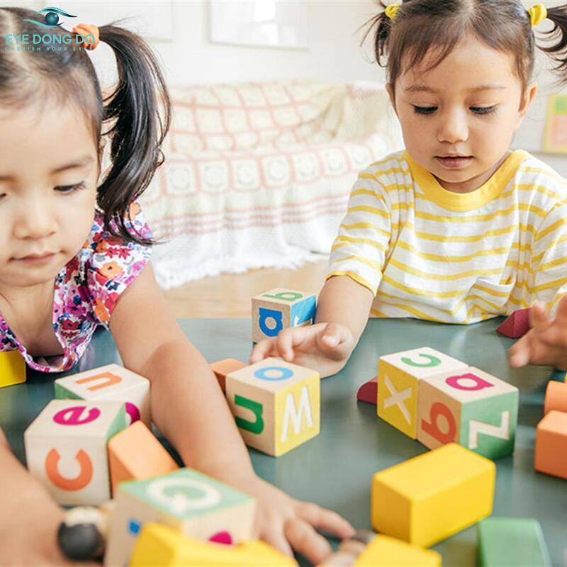Trẻ bị nháy mắt liên tục là tình trạng rất phổ biến