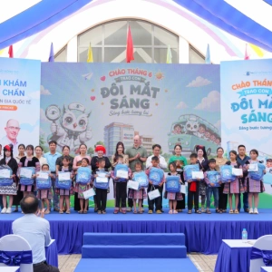 Phía sau những đôi mắt sáng: Khi y học được thắp sáng bằng trái tim