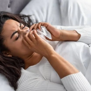 Nằm điều hòa bị đau họng nghẹt mũi: 90% người dùng sai cách và mẹo xử lý đơn giản!